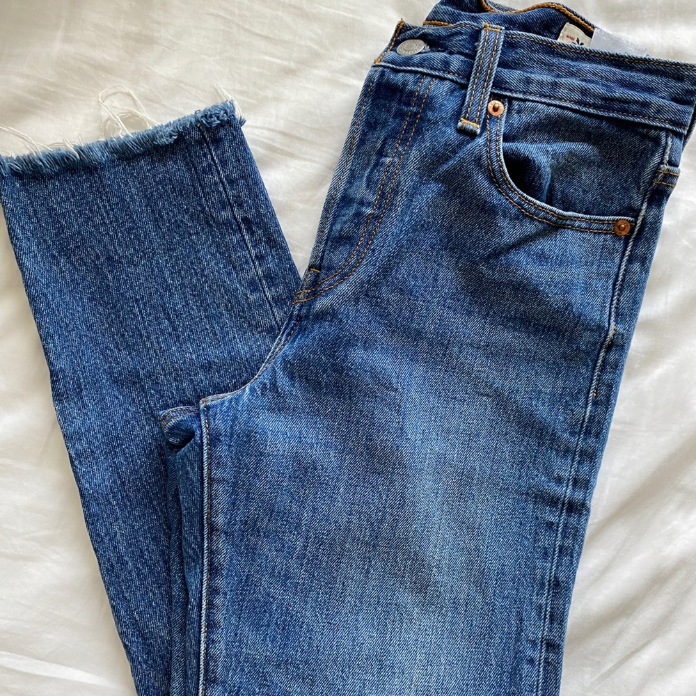 Levi’s Wedgie Straight Leg in Medium Dark Rinse